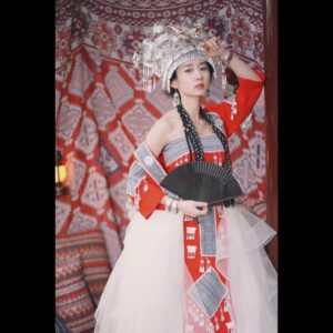 Hu En Ning Instagram - 哪張是你的菜？☺️
這應該是苗族的衣服？
很喜歡❤️

下次換穿漢服拍拍

#朱家角 #古鎮 #古裝