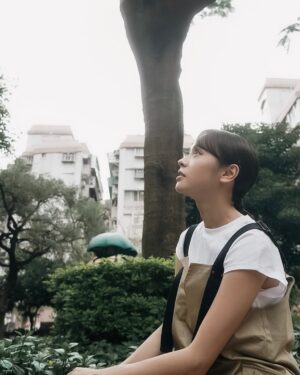 Huang Peijia Instagram - 🤍
如果你真正愛一個人，
你就會愛所有人，

就會愛世界，
就會愛生命。

愛不是自我分裂後的產物，
愛是你本身。