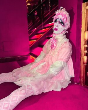 Hugáceo Crujiente Instagram - 🎀👁️ LA PIEDAD 👁️🎀
Lookito para la premiere de @lapiedadpelicula de @eduardocasanova que se estrena HOY en cines! Id a verla no os dejará indiferentes. 
Mil gracias @marrancia por déjame estos vestiditos tan cute que me salvaron el look. 
👗 @marrancia styled by me 
Gracias de nuevo @eduardocasanova por invitarnos a semejante fantasía.