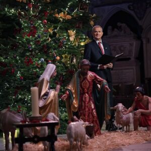 Hugh Bonneville Instagram - Going all Christmas up the Abbey…
#WestminsterAbbey

#TogetherAtChristmas, tomorrow on ITV1 at 7pm.