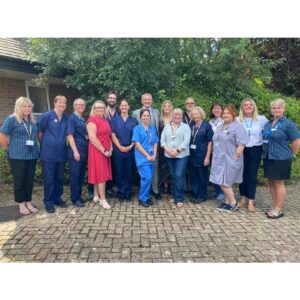 Hugh Bonneville Instagram - Happy 1st Birthday to the ‘Urgent Treatment Centre’ at Petersfield Community Hospital. Over the last year it has developed from a minor injuries unit to a brilliantly effective UTC, relieving pressure on A&E hospitals in the region. 95% of patients do not need to be transferred. A vital resource in the #NHS in difficult times. Great atmosphere, grateful patients, a superb initiative. I got to cut the cake and everything. 🎂🎈