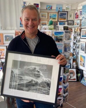 Hugh Bonneville Instagram - Dropped in to @PierRoadCoffeeArt in Littlehampton ahead of their exhibition at The Old Granary in Arundel, part of @ArundelGalleryTrail which runs until 29th August.

📷 Jim Munday
