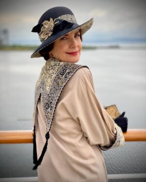 Hugh Bonneville Instagram - One of my favourite behind the scenes snaps of @elizabeth.mcgov. Setting sail on an adventure.

#behindthescenes #june2021 #DowntonAbbey2
📷HB
