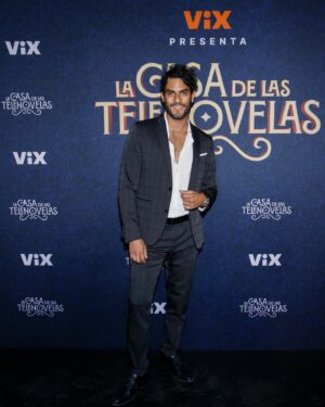 Hugo Catalán Instagram - Ayer me invitaron a un evento de @vix y a la casa de las telenovelas! Así que salí de mi cueva y me puse guapo! Gracias por la invitación la pasé súper ✨😘