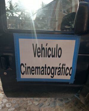 Hugo Catalán Instagram - Ufff que viaje tan hermoso! Fue un vehículo cinematográfico, un espacio de libertad creativa, de diversión, de goce y de compartir con gente maravillosa! Gracias por este guion hermoso @mtc_mtc @enriquevslafotoantigua gracias compañeros actores  por el talento y la convivencia tan divertida! Nos va a ir cabrón! Gracias a toda la producción y todos los departamentos y a todos los que estuvieron involucrados en poner su esfuerzo en este rodaje! Y gracias Puerto Escondido por las experiencias maravillosas, el café delicioso, las clases de yoga! El perreo! El calor! La habitación 55 del hotel Santa Fe! El café! El susto que me acabo de llevar hace 20 minutos cuando en seguridad en el aeropuerto me salió un alacrán gigantesco de la maleta! En fin todo y todos! Y todas! Puro agradecimiento! 
#OALC 🎥🎬