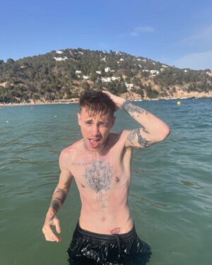 Hugo Cobo Instagram - Ibiza, nunca te había disfrutado tanto🫶🏻