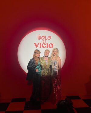 Hugo Cobo Instagram - Premios Ídolo 2024 bien acompañao'❤️‍🔥 
Gracias @aflameconcept @palomasuarez.studio por el lookazo 😍