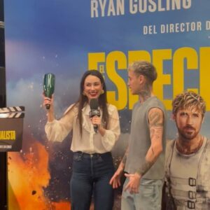 Hugo Cobo Instagram - En resumen:
1. #ryangosling & #emilyblunt 
2. Que nooo 😂 que somos nosotros💁🏼‍♂️
3. Me estallan una botella en la cabeza y pensáis que no me pienso vengar? 💥
4. Creéis que pego más con ella?...
5. O con el?
6. Nah, nosotros pegamos más🥰
7. Hay cines en los que las butacas se tumban🫶🏻
8. Quería un cubo más grande✌🏻
9. Moñitos❤️