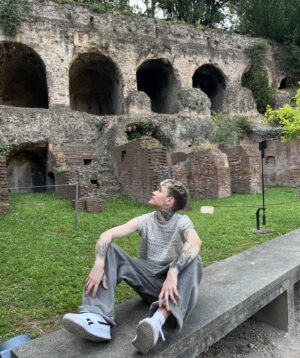 Hugo Cobo Instagram - 🏛️