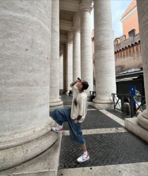 Hugo Cobo Instagram - 🏛️