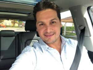 Hugo Vásquez Instagram - Back to miami, solo paso a desearles una feliz tarde #miami #florida #wednesday