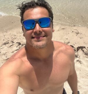 Hugo Vásquez Instagram - De las cosas que más disfruto en mi vida .. el Mar !  #southbeach #miamibeach #beach #beachday .