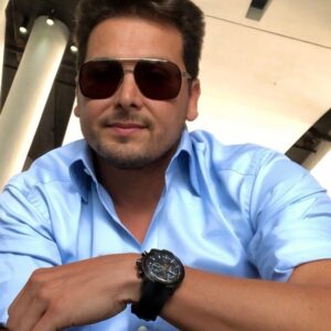 Hugo Vásquez Instagram - Feliz viernes  para ustedes amigos 🤗🙏🏼 #viernes #miami #caracas #maracaibo #ecuador #colombia #venezuela #argentina #usa