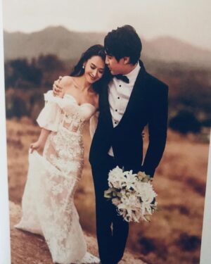 Hugo Wong Instagram - 恭喜陳生陳太🎉
兩位都太美了
男的俊朗女的動人😍
祝福你們 
百年好合
永結同心
幸福快樂🍀