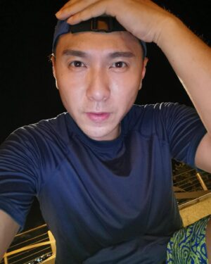 Hugo Wong Instagram - 比人放飛機..自己踩😏
#明嘅就明
#夜踩