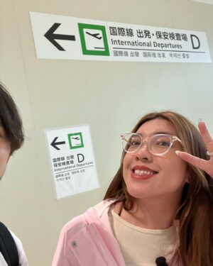 Hui Yin Instagram - 已到沖繩🇯🇵byebye 
希望釣到/見到鯨魚🐋

如果真係見到
本人願意減一半演出費 @viutv 

第三個禮拜-結局篇🐟🐠🐡🎏🍥🍣
《漁樂無窮》星期一至五晚 十點半📺

#viutv #漁樂無窮