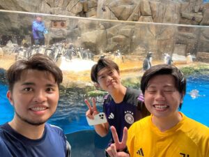 Hui Yin Instagram - 山上三人組🐧
呢幾年都太忙了
難得有空在企鵝館9hea 9分鐘
想起以前拍《拳王媽媽》、度《掃毒造星》的時光🥹

#試玩毛