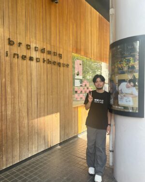 Hui Yin Instagram - 夢想成真 但睡眠不足

#公開試當真 @dse.film @broadwaycinematheque 

（電影中心，我最前坐到C行！）