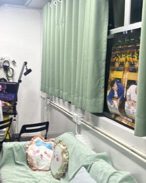 Hui Yin Instagram - 前輩話每套電影都有自己條命
好榮幸
公開試當真同Inside Out可以一齊上！
（上呀！）

2015年睇Inside Out
睇到笑住咁喊，喊住咁笑🌦️
很震撼，一套戲可以做呢個效果
希望2024年的《公開試當真》
都做到一半嘅效果……

我真的很欣賞這套電影
所以就算佢搞優先場提早打爆晒戲院啲院線
我都無話可說！佢值得2億票房！

呢排搞電影宣傳 映後談 拍住先
睡眠不足！但值得！
💤💤💤💤💤💤💤💤

公開試當真 7月4日 讓努力被看見 @dse.film 

#試當真 #hkdse #dse2024 #公開試當真 #gs #goldenscene #高先電影 #讓努力被看見