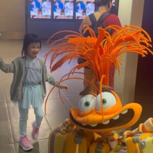 Hui Yin Instagram - 前輩話每套電影都有自己條命
好榮幸
公開試當真同Inside Out可以一齊上！
（上呀！）

2015年睇Inside Out
睇到笑住咁喊，喊住咁笑🌦️
很震撼，一套戲可以做呢個效果
希望2024年的《公開試當真》
都做到一半嘅效果……

我真的很欣賞這套電影
所以就算佢搞優先場提早打爆晒戲院啲院線
我都無話可說！佢值得2億票房！

呢排搞電影宣傳 映後談 拍住先
睡眠不足！但值得！
💤💤💤💤💤💤💤💤

公開試當真 7月4日 讓努力被看見 @dse.film 

#試當真 #hkdse #dse2024 #公開試當真 #gs #goldenscene #高先電影 #讓努力被看見