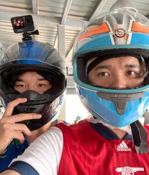 Hui Yin Instagram - [官宣]
試當真的《EA Exam真係驚》系列即將製作成電影

由細到大
我阿媽（腎媽）經常跟我說一句話
「所有嘢都有佢嘅原因！」

想起我阿媽（腎媽）的這句說話
我問自己
為何要要將已上載到網絡的內容
製作成電影呢？

我想了一晚
以下是三個原因 
頭兩個都是很官方的
我想第三個才是真正原因

原因（一）：
雖然影片點擊率不少
但仍然有很多人未看過
（試當真的fans只是小眾😆！）
這部影片記錄了DSE學生的迷惘和不知所措
它對學生和家長有參考作用
有一點點的教育意義

如果剪輯成電影版
從YouTube引入到另一個媒體
可以觸及更多年齡層
也可以讓更多準備接受公開試洗禮的人
無論是家長或學生
做個心理準備

原因（二）：
影片記錄了香港公開試如何影響了廣大學生
甚至整整一代人
如果電影版參加國際電影節
可以讓人認識到香港學生所面臨的問題
探討這些問題是世界性
還是香港獨有的

終極原因（三）：
純粹私心想用電影去說故事

這始終是每個說故事的人都有過的夢想吧…

雖然近年已少提「夢想」這兩個字
想做個現實一點的人 
但歸根究底這夢還在

如果把自己嘔心瀝血經營出來的故事
在大銀幕呈現出來給觀眾
只是想像一下
也有點眼濕濕🥹
電影對創作人來說
就是有很難抗拒的魔力

（除非親眼見到票房仆直、好難睇又好多人讚的電影
這魔力會減退一下😂
但過一排又會恢復魔力，好蠱惑的）

By 許賢
@official_huiyin 
1.3.2024

#hkdse
@trialanderror924