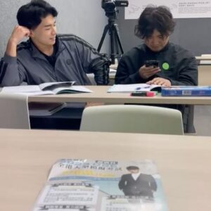 Hui Yin Instagram - [官宣]
試當真的《EA Exam真係驚》系列即將製作成電影

由細到大
我阿媽（腎媽）經常跟我說一句話
「所有嘢都有佢嘅原因！」

想起我阿媽（腎媽）的這句說話
我問自己
為何要要將已上載到網絡的內容
製作成電影呢？

我想了一晚
以下是三個原因 
頭兩個都是很官方的
我想第三個才是真正原因

原因（一）：
雖然影片點擊率不少
但仍然有很多人未看過
（試當真的fans只是小眾😆！）
這部影片記錄了DSE學生的迷惘和不知所措
它對學生和家長有參考作用
有一點點的教育意義

如果剪輯成電影版
從YouTube引入到另一個媒體
可以觸及更多年齡層
也可以讓更多準備接受公開試洗禮的人
無論是家長或學生
做個心理準備

原因（二）：
影片記錄了香港公開試如何影響了廣大學生
甚至整整一代人
如果電影版參加國際電影節
可以讓人認識到香港學生所面臨的問題
探討這些問題是世界性
還是香港獨有的

終極原因（三）：
純粹私心想用電影去說故事

這始終是每個說故事的人都有過的夢想吧…

雖然近年已少提「夢想」這兩個字
想做個現實一點的人 
但歸根究底這夢還在

如果把自己嘔心瀝血經營出來的故事
在大銀幕呈現出來給觀眾
只是想像一下
也有點眼濕濕🥹
電影對創作人來說
就是有很難抗拒的魔力

（除非親眼見到票房仆直、好難睇又好多人讚的電影
這魔力會減退一下😂
但過一排又會恢復魔力，好蠱惑的）

By 許賢
@official_huiyin 
1.3.2024

#hkdse
@trialanderror924