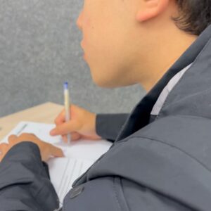 Hui Yin Instagram - [官宣]
試當真的《EA Exam真係驚》系列即將製作成電影

由細到大
我阿媽（腎媽）經常跟我說一句話
「所有嘢都有佢嘅原因！」

想起我阿媽（腎媽）的這句說話
我問自己
為何要要將已上載到網絡的內容
製作成電影呢？

我想了一晚
以下是三個原因 
頭兩個都是很官方的
我想第三個才是真正原因

原因（一）：
雖然影片點擊率不少
但仍然有很多人未看過
（試當真的fans只是小眾😆！）
這部影片記錄了DSE學生的迷惘和不知所措
它對學生和家長有參考作用
有一點點的教育意義

如果剪輯成電影版
從YouTube引入到另一個媒體
可以觸及更多年齡層
也可以讓更多準備接受公開試洗禮的人
無論是家長或學生
做個心理準備

原因（二）：
影片記錄了香港公開試如何影響了廣大學生
甚至整整一代人
如果電影版參加國際電影節
可以讓人認識到香港學生所面臨的問題
探討這些問題是世界性
還是香港獨有的

終極原因（三）：
純粹私心想用電影去說故事

這始終是每個說故事的人都有過的夢想吧…

雖然近年已少提「夢想」這兩個字
想做個現實一點的人 
但歸根究底這夢還在

如果把自己嘔心瀝血經營出來的故事
在大銀幕呈現出來給觀眾
只是想像一下
也有點眼濕濕🥹
電影對創作人來說
就是有很難抗拒的魔力

（除非親眼見到票房仆直、好難睇又好多人讚的電影
這魔力會減退一下😂
但過一排又會恢復魔力，好蠱惑的）

By 許賢
@official_huiyin 
1.3.2024

#hkdse
@trialanderror924