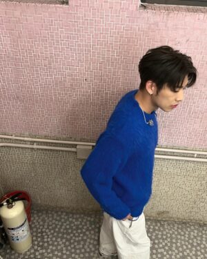 Hung Ka-ho Instagram - 最鐘意藍 @ithk 
但梯丫佬係紅
恒生信用卡係綠
院友s係橙
stylist係sometimes @maybook
