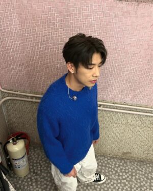 Hung Ka-ho Instagram - 最鐘意藍 @ithk 
但梯丫佬係紅
恒生信用卡係綠
院友s係橙
stylist係sometimes @maybook