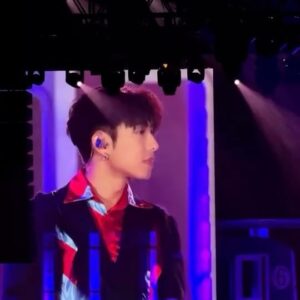 Hung Ka-ho Instagram - 第一次去KKBOX風雲榜
第一次成為年度風雲歌手
終於唱到好想唱嘅《償還》
如果唔係緊張嘅話可以再唱得鬆好多感慨好多
所以補一小段rehearsal償還俾自己🥲
多謝 @gordon4x 同我唱

《黑玻璃》我俾自己95分🫠

原諒我擺獨照做第一張
哈哈哈哈哈哈

Hair @heixx_ 
Makeup @circlexoo 
Stylist @calvin.wtf
Outfit @commedesgarcons @adamjones.studio @heliot_emil @ys_theofficial