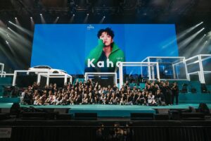 Hung Ka-ho Instagram - 每隔一段時間
我都會忘記咗我係一個點樣嘅歌手
我嘅歌我到底想表達啲咩

多謝每一位令我記返起
原來我有能力用音樂同歌詞發放情感
然後你會感覺到好似係同你有關或者同你一樣
所以你會跟住我笑跟住我喊

呢個可能就係台上台下感受到嘅血同肉
呢個可能就係所謂嘅connection

一定仍有進步空間
但呢個階段嘅我
能夠做嘅都盡力了
真係盡力了

希望你哋會記住果兩晚
我都會

多謝每一位
多謝院友s🫶🏻

#KahoLive2024
#近鏡相後補