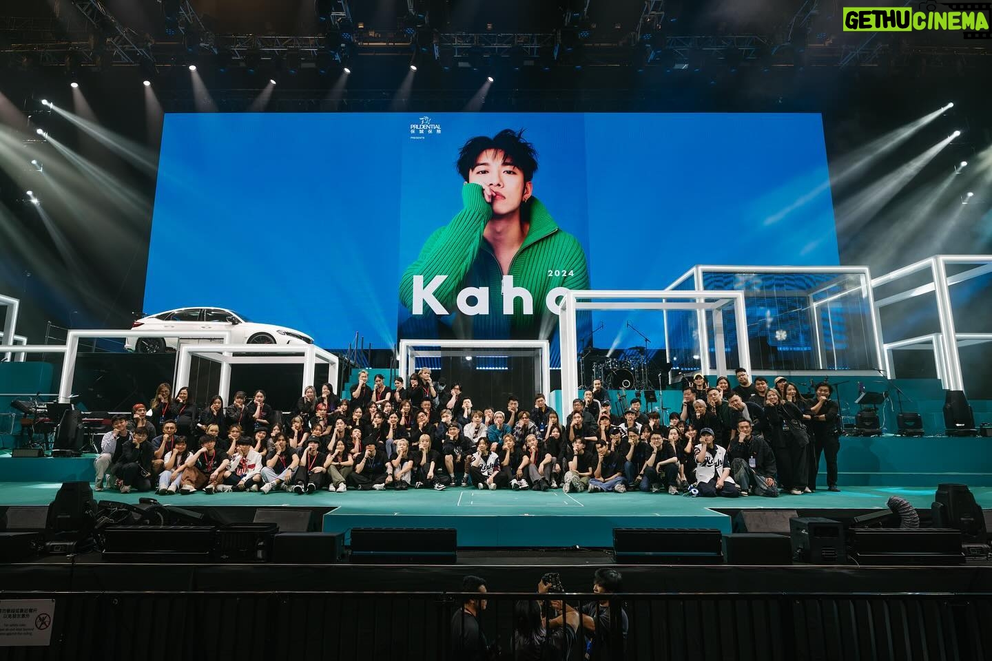 Hung Ka-ho - 21.2K Likes - 每隔一段時間
我都會忘記咗我係一個點樣嘅歌手
我嘅歌我到底想表達啲咩
多謝每一位令我記返起
原來我有能力用音樂同歌詞發放情感
然後你會感覺到好似係同你有關或者同你一樣
所以你會跟住我笑跟住我喊
呢個可能就係台上台下感受到嘅血同肉
呢個可能就係所謂嘅connection
一定仍有進步空間
但呢個階段嘅我
能夠做嘅都盡力了
真係盡力了
希望你哋會記住果兩晚
我都會
多謝每一位
多謝院友s🫶🏻
#KahoLive2024
#近鏡相後補