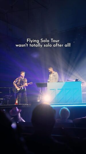 Hunter Hayes Instagram - One of the highlights from the Solo tour was moments like this with @itsdavidterry // 🎥: @matthewalecgold #hunterhayes #livemusic #tourlife