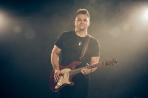 Hunter Hayes Instagram - FIX ME - Track 4 from SPACE TAPES is OUT NOW!
1-have you heard it yet? 
2-what does it mean to you? 

📸: @omnashville