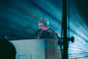 Hunter Hayes Instagram - Great Falls, special shoutout to everyone who joined us to celebrate Mother’s Day! Thanks for staying up late on a Sunday night! Omaha, I’ll see you tonight! // 📸: @matthewalecgold