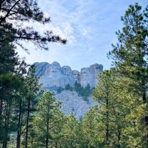 Hunter Hayes Instagram - I now know 75 random facts about Mt. Rushmore… great day off with the @hhflightcrew
