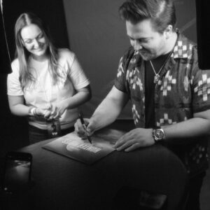 Hunter Hayes Instagram - Emotional Fan Appreciation Moment Incoming… Doing A Solo show like this is unlike any other kind of show because it’s like having a deep conversation with an audience. It’s the most personal and human show I’ve ever toured and it so beautifully highlighted the connection and community that’s been built through this music over the years. It was life-giving to see people who have followed the music for over 20 years and to also meet people who are just now finding the new music. I just want you all to know how grateful I am for you and I want you to know the impact you have on the music we make. Thanks for always showing up and creating an incredible space for everyone to be human.