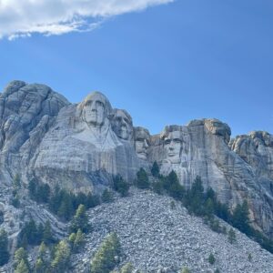 Hunter Hayes Instagram - I now know 75 random facts about Mt. Rushmore… great day off with the @hhflightcrew