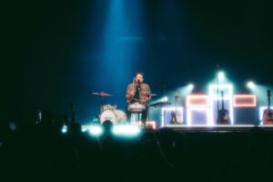 Hunter Hayes Instagram - Anaheim, You always show up and you did, yet again, last night! Thank you for such a spectacular experience and for being so engaged with every part of this show! // 📸: @matthewalecgold