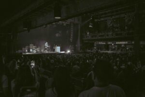 Hunter Hayes Instagram - Anaheim, You always show up and you did, yet again, last night! Thank you for such a spectacular experience and for being so engaged with every part of this show! // 📸: @matthewalecgold