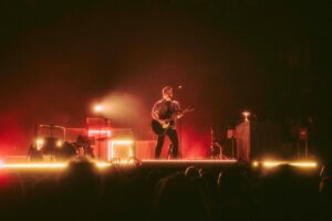 Hunter Hayes Instagram - Anaheim, You always show up and you did, yet again, last night! Thank you for such a spectacular experience and for being so engaged with every part of this show! // 📸: @matthewalecgold