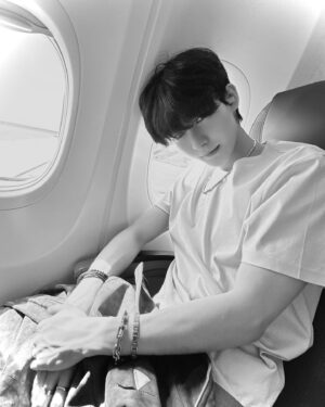 Hur Hyun-jun Instagram - Be happy