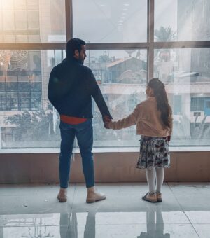 Hussein Hafez Instagram - منو وره خطف ديمه ؟؟ 💔☹️ 
شنو رأيكم ب اول حلقات #عسل_مسموم 
كتبولنا أرائكم وتوقعاتكم للقادم 🔥
#عاصم 

يومياً على mbciraq الساعة 11 مساءاً .
@mbciraqtv 
@awsstudiosofficial 
@shahid.vod 
@awsalsharqi 
@salamarab21 
@fadi_salim_official 
@nadaimadkhalil