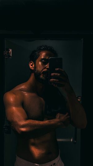 Hussein Hafez Instagram - Hello 2024 .. ( nothing stop me ) 🦾🔥
Stay tuned Ramadan 24 🎬

.
My coach @mahdy_lux