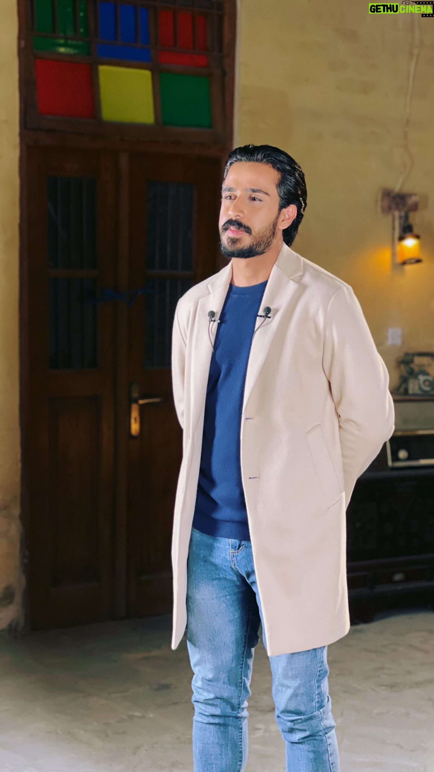 Hussein Hafez - 5.3K Likes - ختامها مسك شهادة من الاستاذ الفنان الكبير #محمود_ابو_العباس ❤️
كان لي الشرف بالوقوف امامك شكرا من القلب 🙏🏻
وايضاً الاستاذ القريب من القلب
حبيب الجميع الاستاذ #كاظم_القريشي كل المحبة والاحترام 🌷
#عاصم | #عسل_مسموم
#حسين_حافظ