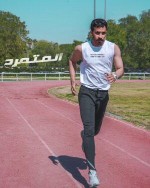 Hussein Hafez Instagram - "علاء" جايكم باجر 
حضرو حالكم 🔥 راح نولعها 
‎ #المتمرد 🥊 

‎على #mbciraq ومنصة #shahidvip 
.
.
@mbciraqtv 
@awsstudiosofficial 
@shahid.vod 
@awsalsharqi 
@osama_alsharqi 
@salamarab21 
.

‏‎#حسين_حافظ_لعيبي #رمضان#رمضان٢٣
#mbciraq#mbc#shahid#shahidvip#ramadan#tv#hussenhafed#رمضان_يجمعنا#رمضان_كريم#رمضان#mbc_العراق#mbc_iraq#شاهدvip#شاهد#دراما#دراما_رمضان