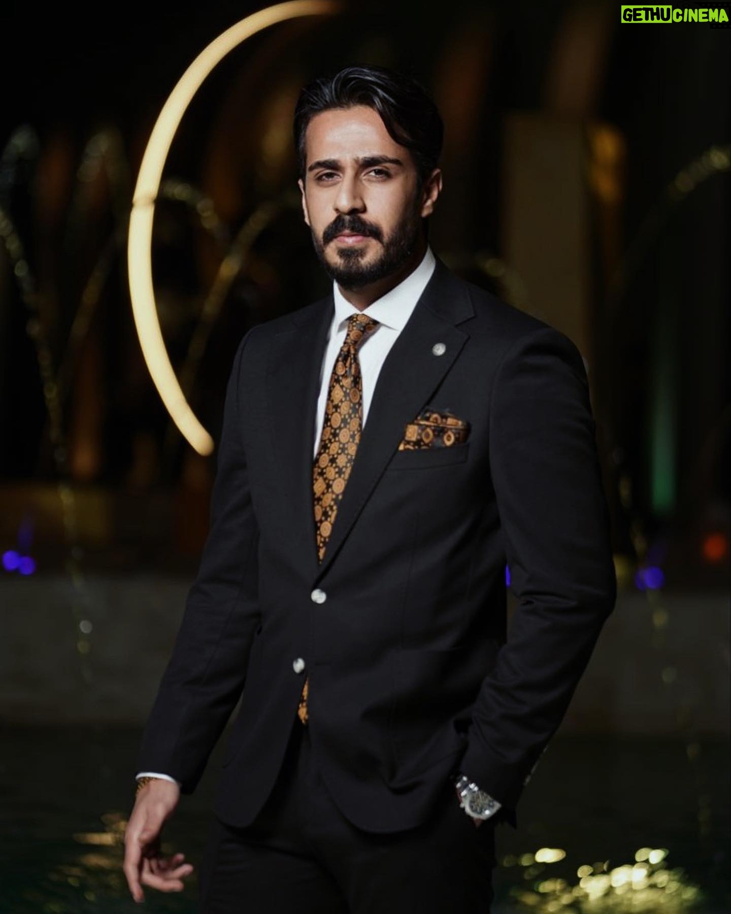 Hussein Hafez - 9.4K Likes - عاصم ؟ لو حسين ؟ 😁❤️ مشتاقلكم 🤛🏻🤜🏻
.#صنع_في_بغداد | #حسين_حافظ