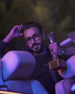 Hussein Hafez Instagram - ‎افضل ممثل شاب لعام 2023 ⭐️
‎شكرا للجمهور المحترم الي صوت ❤️ 
‎شكرا لمن منحني الثقة 
‎صانع الابداع الأستاذ @awsalsharqi 
‎الأستاذ المحترم @osama_alsharqi 
‎الأب والاستاذ @salamarab21 
‎المخرج @yazanabuhamda 
‎شكرا كبيرة لدعمكم وثقتكم الكبيرة ❤️
@mbciraqtv & @shahid.vod 
.
‎وشكراً كادر #المتمرد جميعاً كانت تجربة ممتعة جداً معكم 
.
‎شكراً للهلال الذهبي وللأستاذ @haideralnuaimi
‎ على هذا الكرنفال المهم ، مبارك لك هذه الجهود العظيمة 👏🏻
.
Photo by @m7q16 🔥
.
‎نتمنى ان نلتقي بالأفضل دائماً 🙏🏻❤️ 
‎#حسين_حافظ 
.