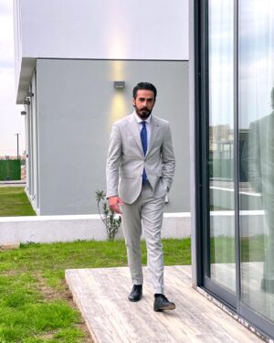Hussein Hafez Instagram - دزوها لحبيبة المستقبل 😅😁 بمناسبة #عيد_الحب 
كل عام وكل النساء بمليون خير 😍❤️ 
.
راح تنطون هدايا 🎁 تستلمون 🤣