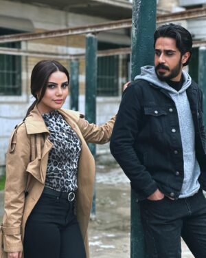 Hussein Hafez Instagram - شنو رأيكم بموقف عاصم ؟ صح ؟؟ لو وكع نفسه بورطة چبيرة ؟ 👀
#عاصم | #حسين_حافظ 
#عسل_مسموم 
@mbciraqtv 
@shahid.vod 
@awsstudiosofficial 
@awsalsharqi 
@salamarab21 
@mena_nooraldean
